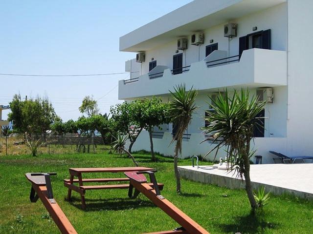 Flisvos Apartments Frangokastello Екстериор снимка